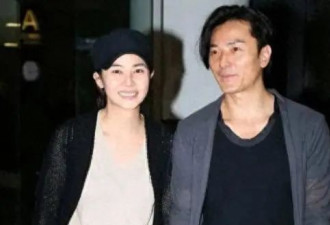 郑伊健夫妻美国吃米线！51岁蒙嘉慧简直不敢认