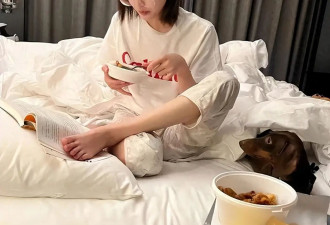 赵露思被曝解约复出失败，处境尴尬，无戏可拍只能倒退做网红