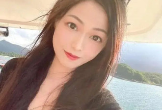 74岁老戏骨捧花接小36岁未婚妻出狱！二人相拥痛哭