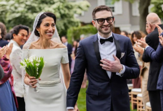 贝索斯烧4个亿的婚礼，被她一条白裙子吊打？