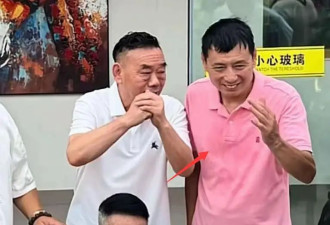 杨少华灵堂遗照曝光！儿子杨伦穿红衣奔丧，饭店发文：停业一月