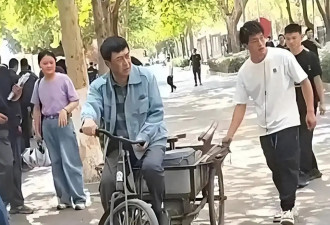 55岁张嘉益近况曝光，脊柱炎导致拍戏弯腰驼背，疼到表情扭曲