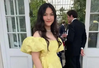 到刘国梁女儿和李湘女儿站一起，才发现，气质不是用钱砸出来的