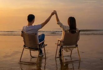没爱的中年夫妻 已经不离婚了 开始“卒婚”