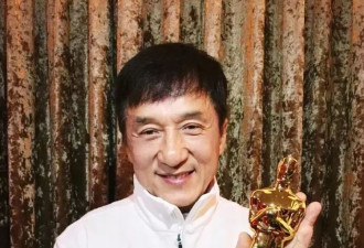 王晶透露成龙早年不敢公开结婚消息，曾被女粉丝耳光