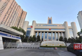 湘潭大学投毒案二审开庭：现场过道坐满人
