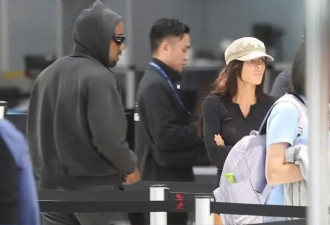 侃爷和小娇妻来上海了！比安卡穿连体衣+露趾长靴，笑起来很好看