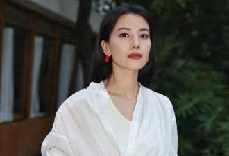 高圆圆、宋慧乔又带火了一种新穿法：衬衫+半身裙，洋气又减龄