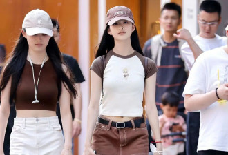 上海街拍惊艳不断 满街辣妹迷你裙