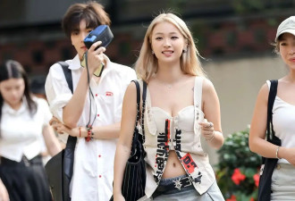 上海街拍惊艳不断 满街辣妹迷你裙