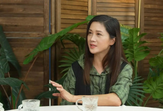58岁香港女星三度流产，自爆膀胱撕裂致不孕，曾劝武警老公找外遇