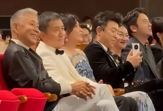 70岁陈道明头发全白了！虽然银发如雪，但是气场如虹，还是有魅力