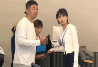46岁李艾和老公在河北度假，露腰露腿大秀身材，张徐宁脸色好憔悴