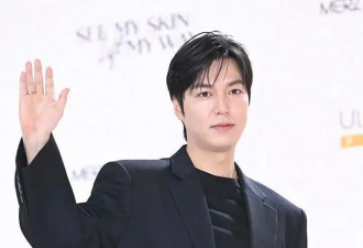 李敏镐时隔九年和全智贤再同框！出席活动他胖了，全智贤长发回归