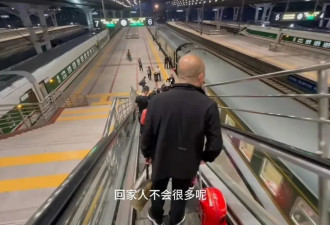 不再租房，中年北漂们，纷纷住进车里 ....