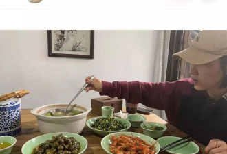 马伊琍庆祝49岁生日，素颜出镜，和好友共度
