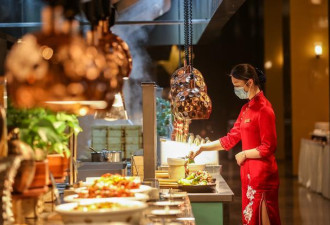 经济低迷 江苏常州33家高档酒店摆摊卖餐盒