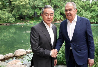 俄罗斯外长拉夫罗夫与中国外长王毅在北京会面