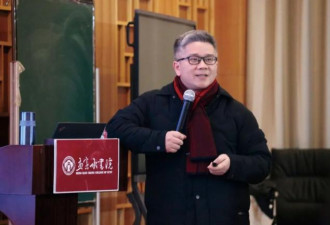 一位大学中文系老师爱看短剧