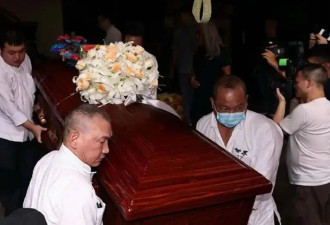 一路走好！TVB知名老戏骨雪妮和亡夫出殡火化，众艺人现场送别