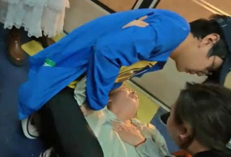西宁机场惊魂3分钟 乘客集体砸窗逃生