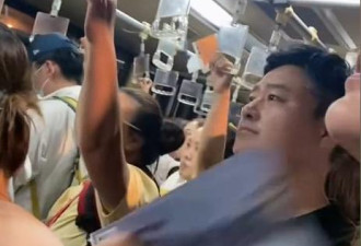 西宁机场惊魂3分钟 乘客集体砸窗逃生