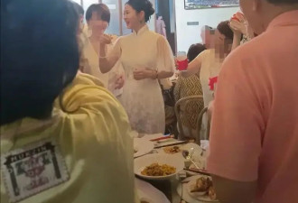 董璇张维伊婚宴照疑曝光 女方穿白色旗袍一脸灿笑