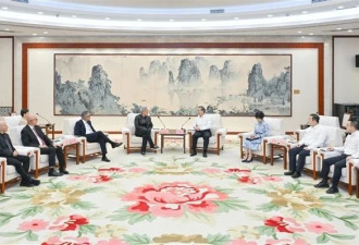 英伟达CEO黄仁勋今天首次中文演讲：直言好紧张