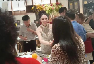 董璇婚礼现场曝光，女儿当花童和张维伊开心比耶