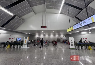 重庆在地铁站开辟纳凉区：外面40℃里面23℃