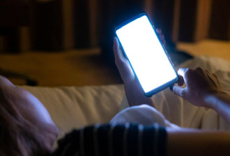 18岁男躺床滑手机小腿胀痛确诊血栓 这些人注意