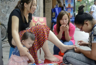 大龄中国农村女工养老困境:六七十岁还在拼命