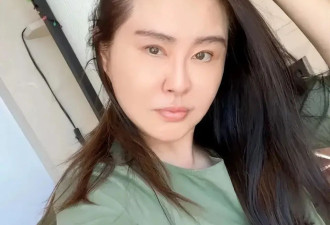 58岁王祖贤晒素颜照，脸僵发量多身材发福...