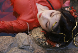 王伊瑶自曝遭私生偷拍、蹲守7个多小时！曾出演《鹿鼎记》韦小宝夫人
