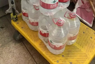 杭州自来水恶臭如粪水 死老鼠 居民称"洗了个粪坑浴"