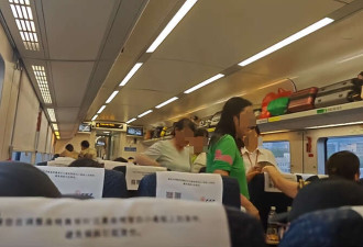 大妈高铁车厢集体跳舞后续 多次劝说无果