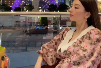 郭富城奖励老婆黑卡，方媛开心到澳门旅游，怀孕6个月还是小v脸