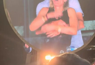 全美吃瓜！已婚科技大佬偷恋女下属演唱会被抓包！大屏曝尴尬瞬间