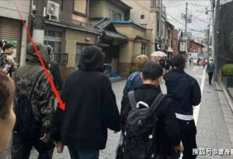 46岁周杰伦近况曝光，因病困扰且背部微弯，需他人协助如厕