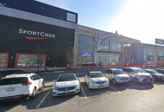 疯狂! 多伦多Yorkdale今早全是人人人! 数百人赶早排队等它开门!