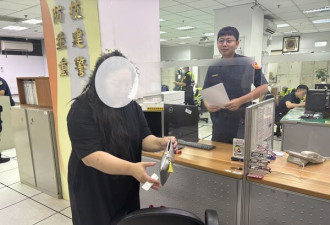 吃麦当劳险丢护照+30万现金