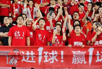 苏超之火背后：一场“散装江苏”的集体喜剧