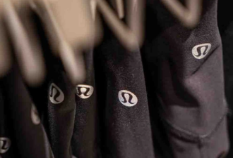 卖不动了! Lululemon黑裤堆满Outlet清仓! "中产品牌"纷纷倒下