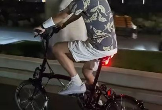马云低调夜游西湖被拍 骑单车笑回女网友“很凉快”