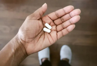 用废弃塑料做成的感冒药 你敢吃吗?