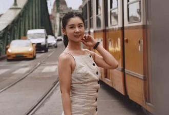 带儿子匈牙利过暑假，李小萌少女脸但大粗腿