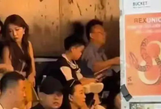 佟丽娅带儿子演出谢幕，9岁朵朵正脸超像陈思诚，被亲妈养得很好