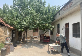 张海超开胸验肺16年后：说起生活泪流不止...