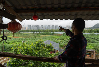 越让拆，他越往上盖：当钉子户建起一座“城堡”