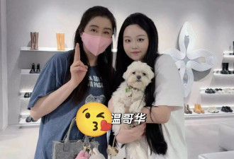 王祖贤在商场买鞋，拎着名牌包，打扮很土气